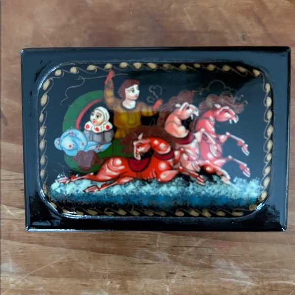 Vintage Russian Palekh Box #1 - Picture 2 of 8